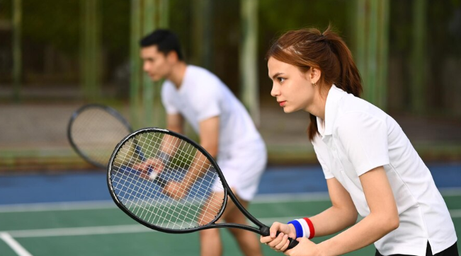 Differences_between_singles_and_doubles_tennis_strategies